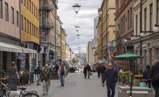 瑞典音樂廳1名老人從7樓墜落 砸到行人2死1傷