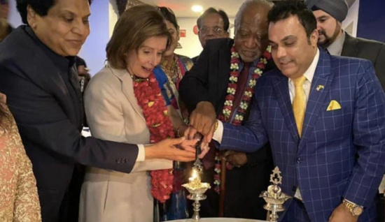 美國眾議院議長南希佩洛西慶祝排燈節(jié)