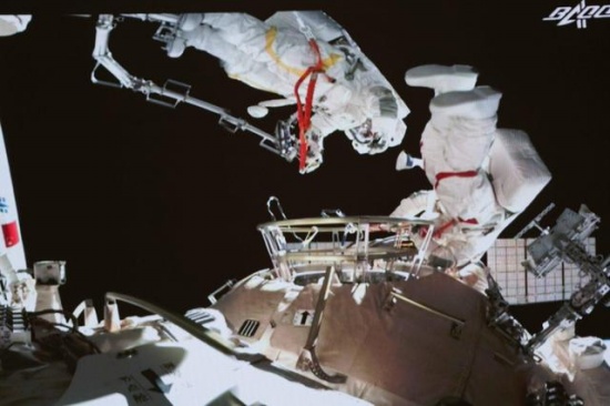 王亞平成中國首位出艙女航天員