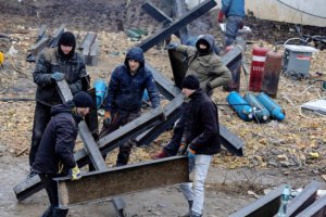 烏克蘭制造“刺猬”路障對付俄軍坦克