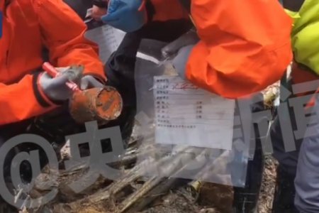 墜毀客機(jī)一部黑匣子找到:破損嚴(yán)重