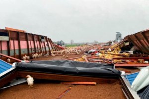 美國暴風雨帶來的龍卷風和暴風雪造成2人死亡