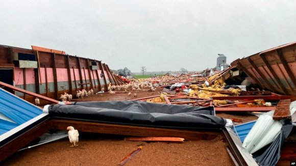 美國暴風雨帶來的龍卷風和暴風雪造成2人死亡