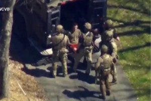 因泄露五角大樓文件而被捕的人是誰？