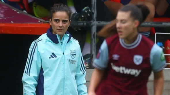 喬納斯·艾德瓦爾辭職后,臨時主帥蕾妮·斯萊格斯接管阿森納