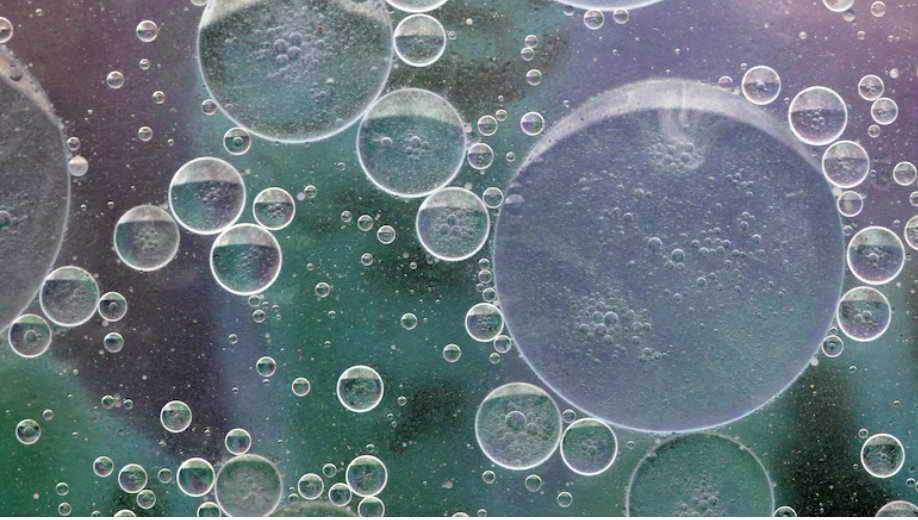 塑料冰VII的分子結構令科學家感到驚訝