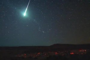 江浙滬多地夜空驚現火流星像個大“火球”