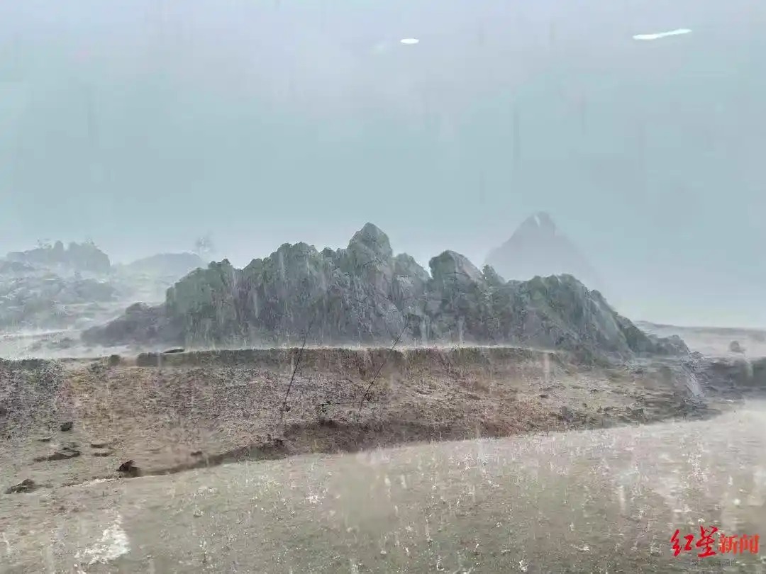 貴州游船傾覆目擊者:事發前大風冰雹交加