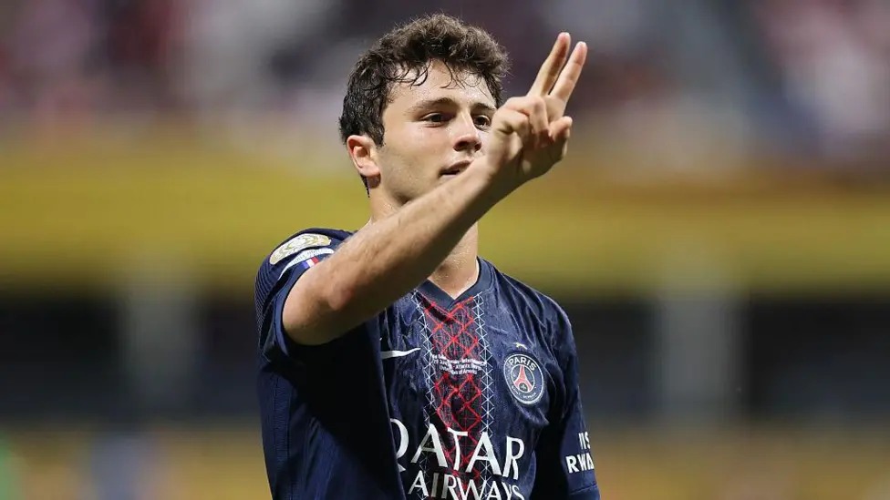 若昂&middot;內維斯職業生涯首次在一場比賽中攻入兩球