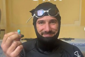 男子水下憋氣29分鐘刷新世界紀錄