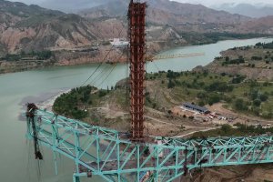 人民日報(bào)三問尖扎黃河特大橋事故