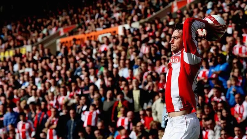 前斯托克城球員羅里&middot;德拉普以擲界外球遠投聞名