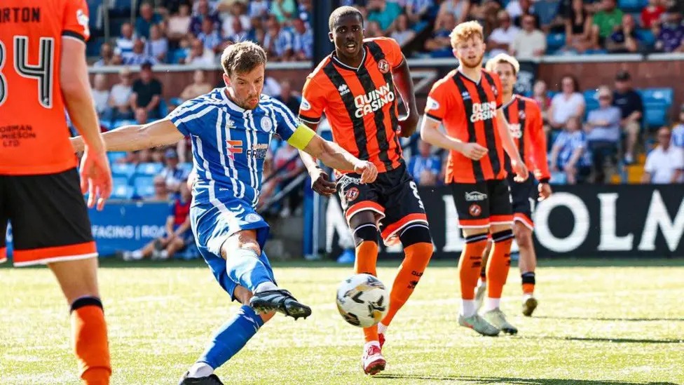 布拉德&middot;萊昂斯為基爾馬諾克隊攻入致勝一球