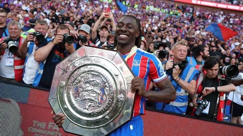 埃貝雷奇·埃澤曾代表水晶宮贏得足總杯和社區盾杯