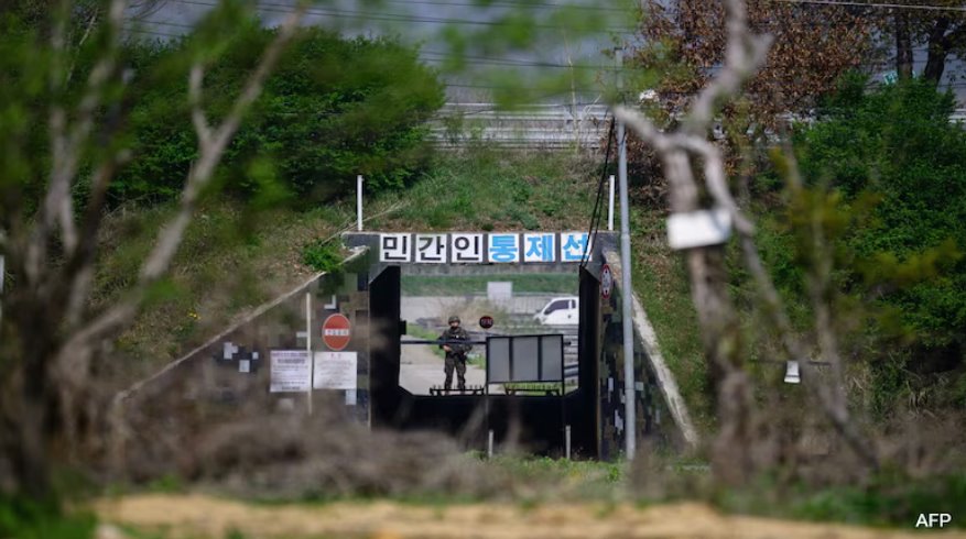 朝鮮聲稱，韓國軍方使用機(jī)槍發(fā)射了10余發(fā)警告子彈。