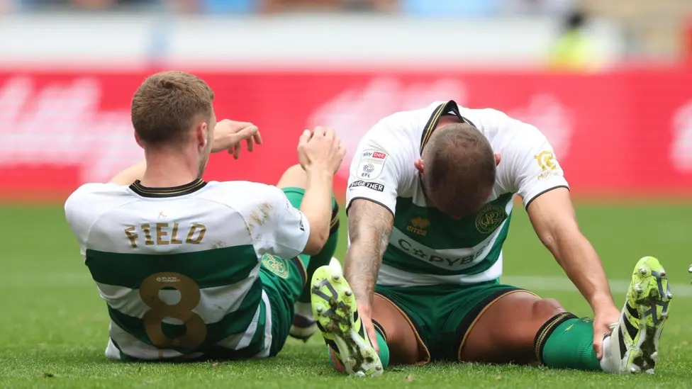 女王公園巡游者隊(duì)在上半場(chǎng)丟了五個(gè)球,最終以1-7輸給考文垂隊(duì)