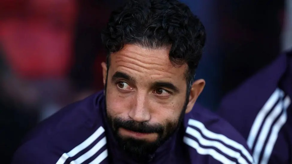 曼聯(lián)主教練魯本&middot;阿莫林在格里姆斯比苦苦尋找答案