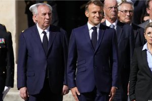 法國(guó)總理下臺(tái)：對(duì)馬克龍政府意味著什么