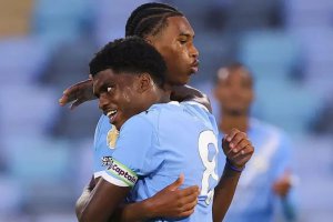 赫斯基兄弟首次代表曼城出場