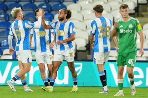 EFL獎杯匯總：哈德斯菲爾德 克魯和斯蒂夫尼奇大獲全