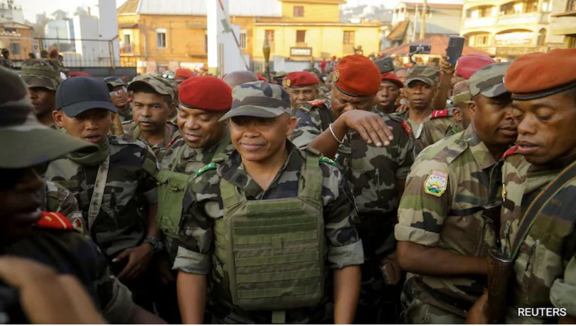 蘭德里亞尼里納承諾在18至24個月內舉行選舉，并表示正在就任命總理進行磋商。