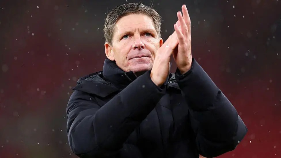 本賽季，奧利弗&middot;格拉斯納執教的水晶宮隊在聯賽杯、英超聯賽和社區盾杯中都擊敗過利物浦隊。