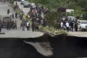 印尼高速公路塌陷