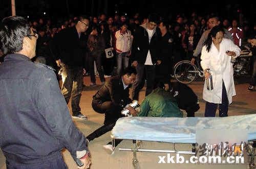 官二代男青年校園駕車撞死學生揚長而去(組圖)