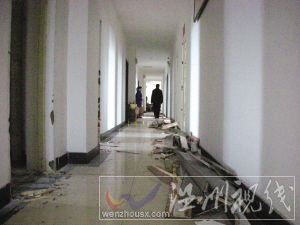 2月20日，招待所客房房門已被裝修工人拆除，招待所也已停止?fàn)I業(yè)。